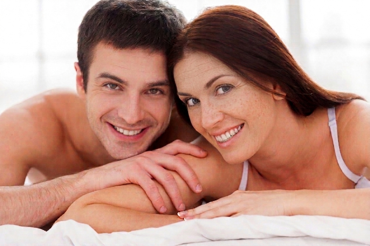 Pareja sonriendo
